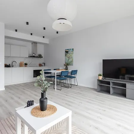 Superapart Herbu Janina 4, Wilanow, Szpital Medicover, Paley, Parking * ワルシャワ