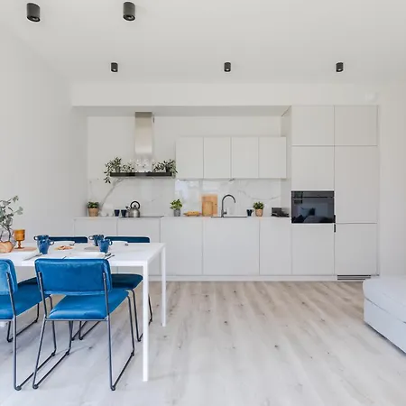 Superapart Herbu Janina 4, Wilanów, Szpital Medicover, Paley, Parking